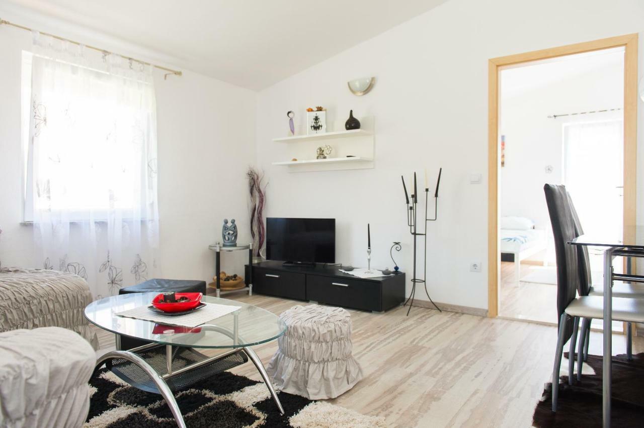 Apartment Ella Rogoznica  Eksteriør bilde
